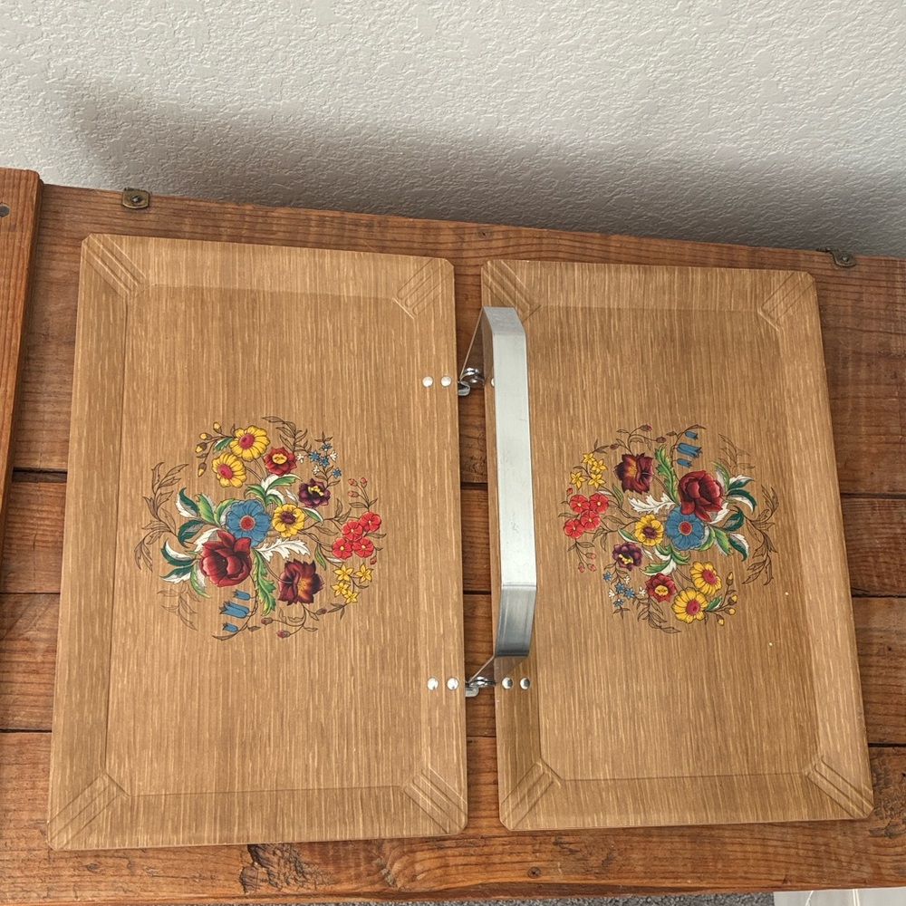 Vintage floral folding tray metal handle by Haskelite 50s 60s grandma cabin core